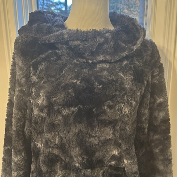 Pandemonium Seattle Faux Fur Pullover/hoody, Size Small, Like new - Picture 2 of 8